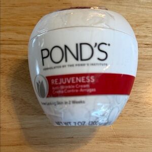 POND'S Rejuveness Anti-Wrinkle Cream - White with Red Accent